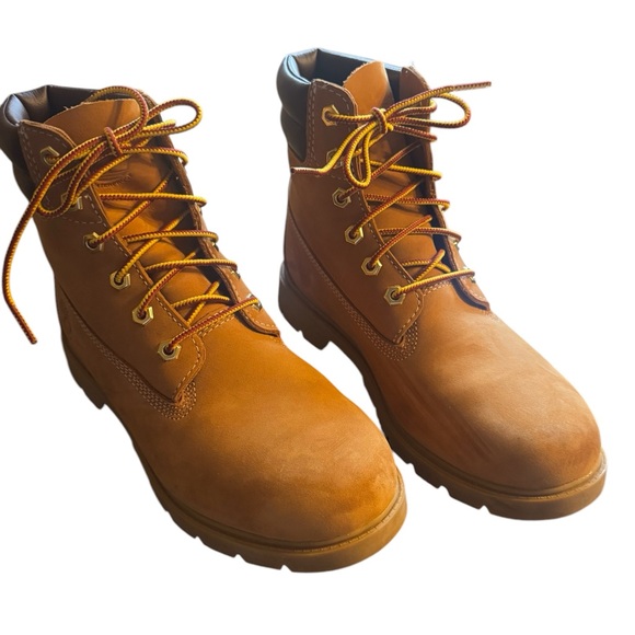 Timberland Classic Womens Waterproof 6in Boot with Ortholite sole. Like New - Picture 2 of 9